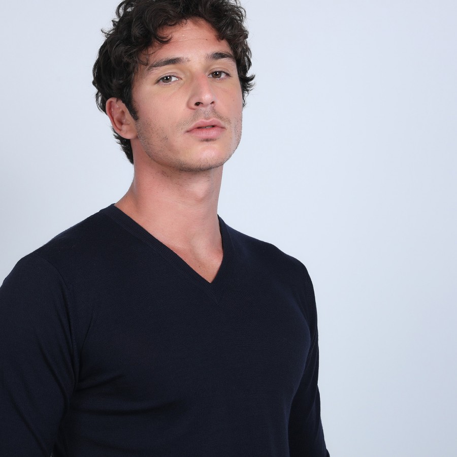 V-neck jumper in merino wool - Elmo