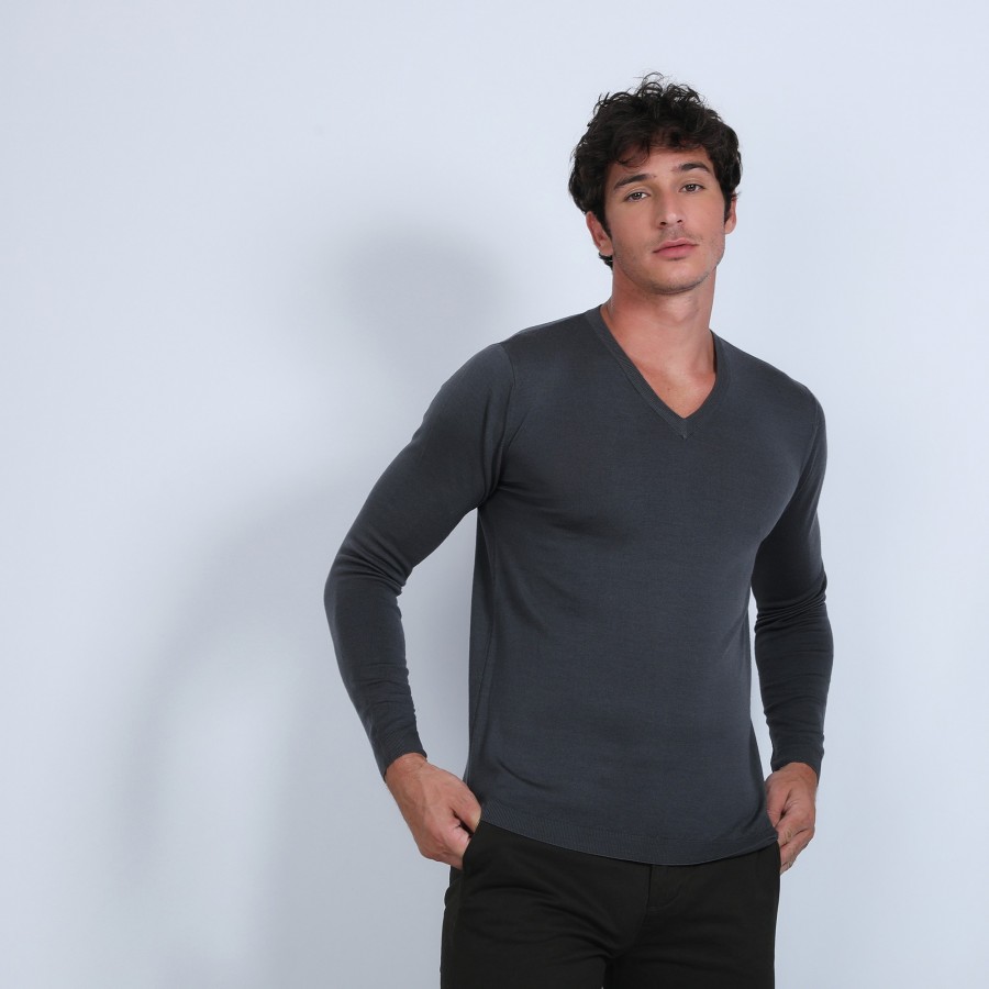 V-neck jumper in merino wool - Elmo