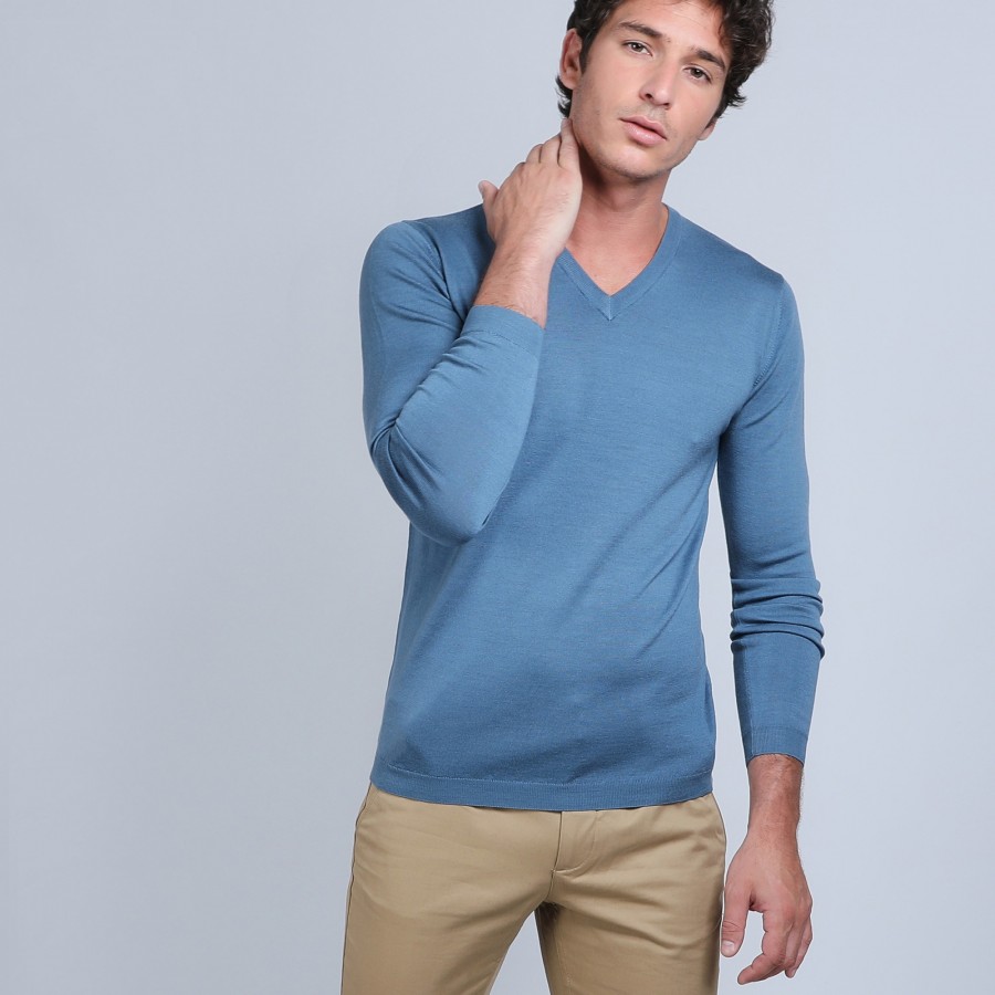 V-neck jumper in merino wool - Elmo