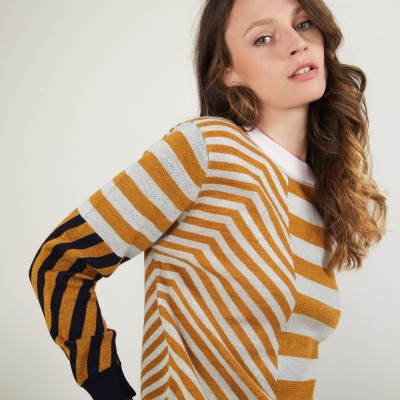 Round-neck sweater with asymmetric stripes - Fosta