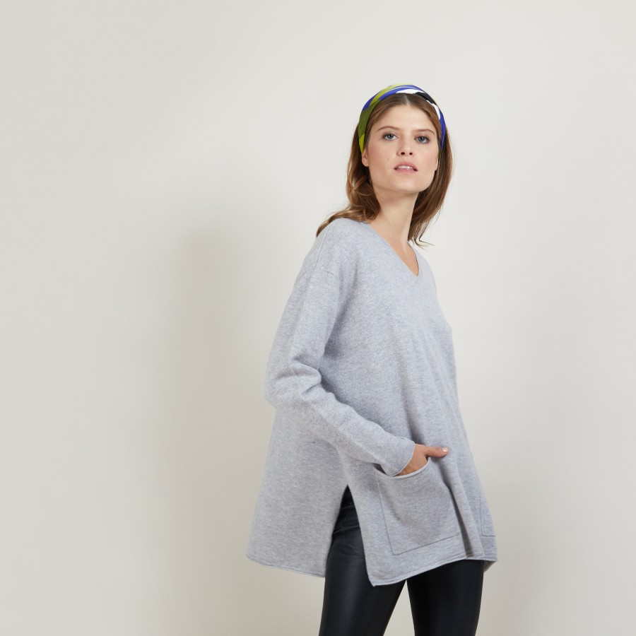 Loose V-neck cashmere sweater - Belinda