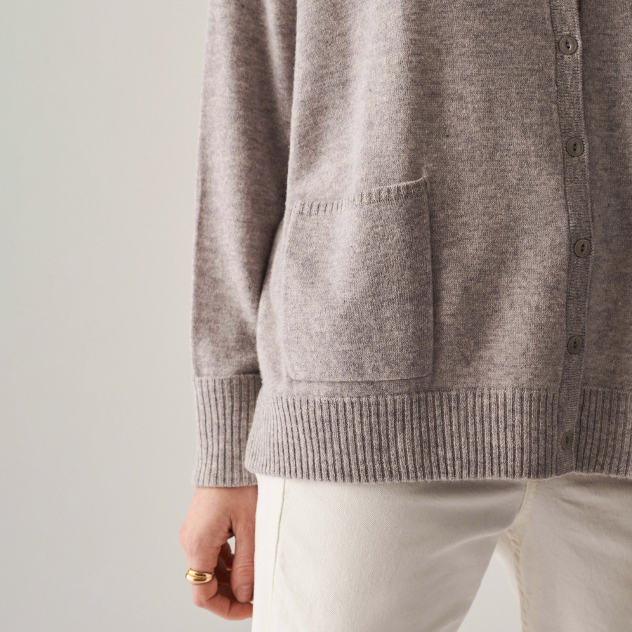 Buttoned V-neck cardigan with cashmere pockets - Achilla