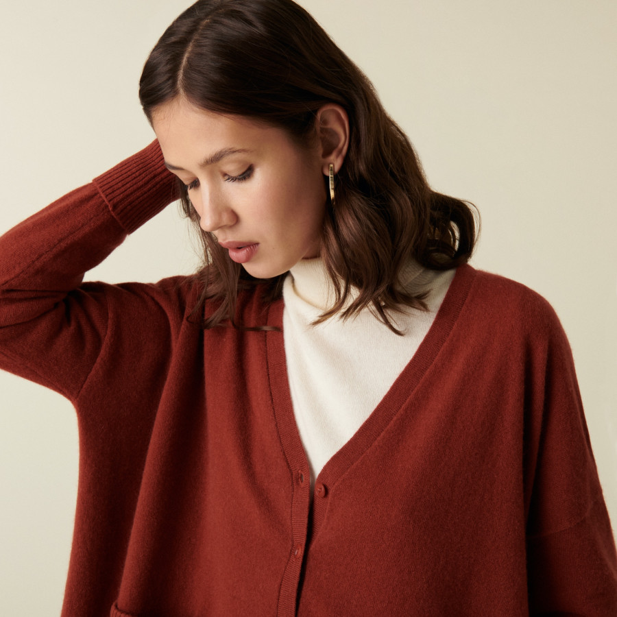 Buttoned V-neck cardigan with cashmere pockets - Achilla
