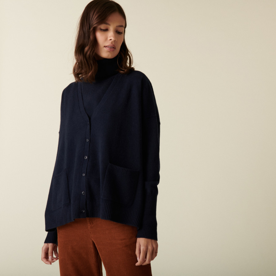 Buttoned V-neck cardigan with cashmere pockets - Achilla