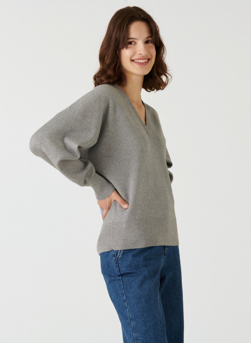 Loose-fit V-neck sweater with rib edges - Alderic