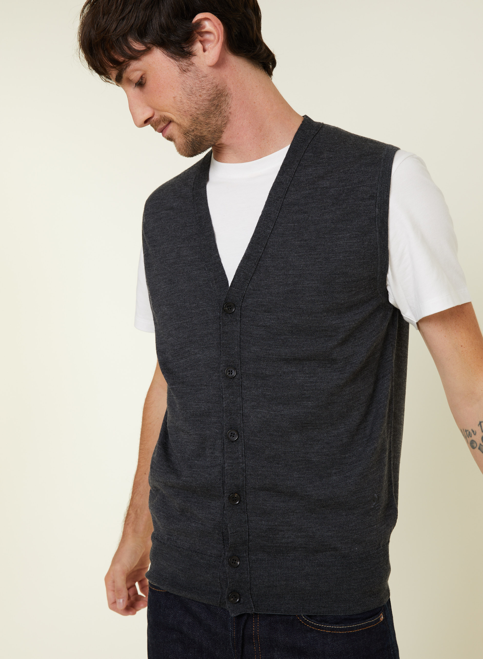 https://us.montagut.com/30411/sleeveless-vest-with-logo-in-merino-wool-ernardo.jpg