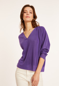 V-neck sweater in fil lumiere - Maja