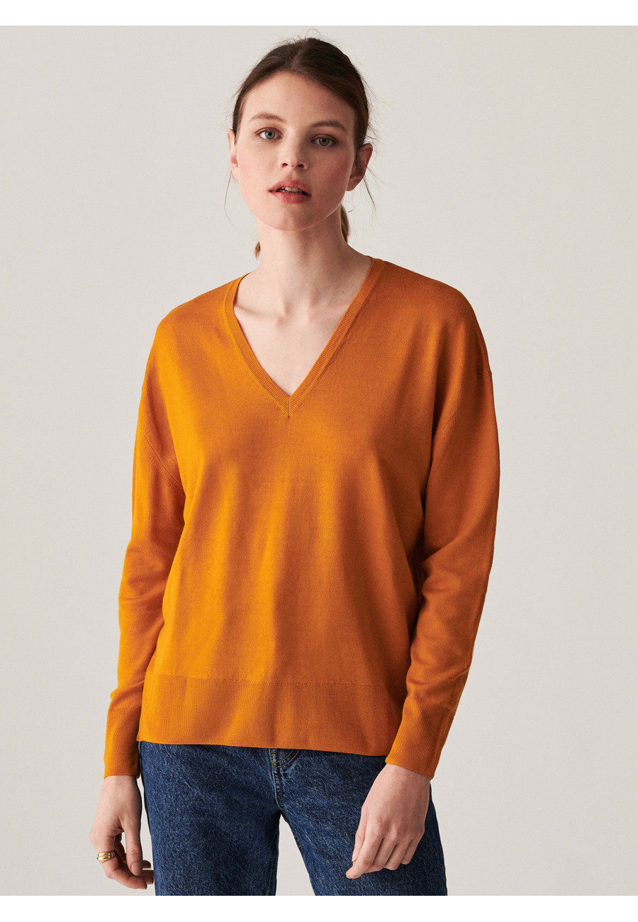 V-neck sweater in wool
