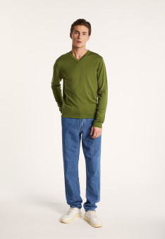 V-neck jumper in merino wool - Elmo