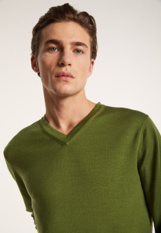 V-neck jumper in merino wool - Elmo