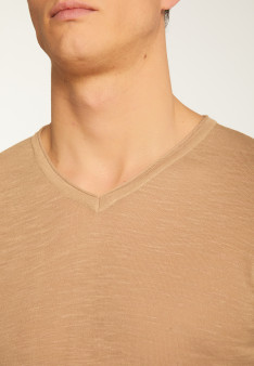 Cotton V-neck T-shirt - Reuben