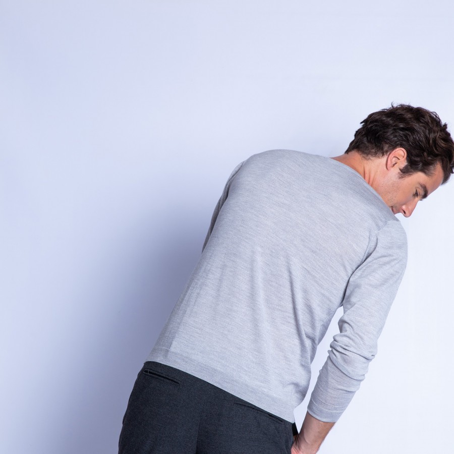 V-neck jumper in merino wool - Elmo